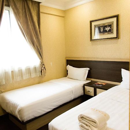 วาเลนซา โฮเต็ลแอนด์คาเฟ่ Hotel กัวลาลัมเปอร์ ภายนอก รูปภาพ
