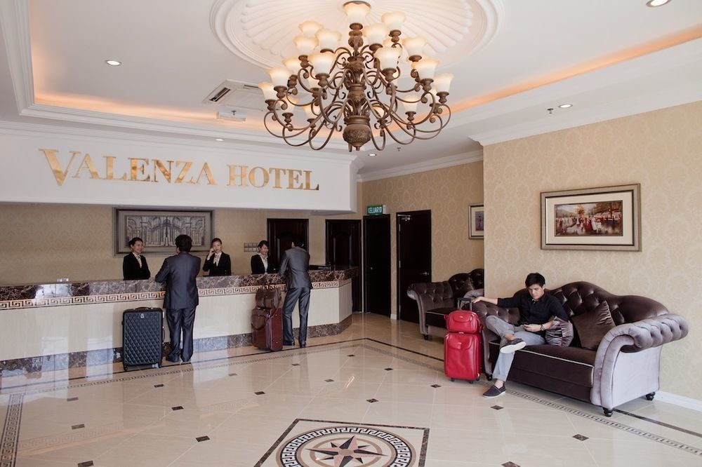วาเลนซา โฮเต็ลแอนด์คาเฟ่ Hotel กัวลาลัมเปอร์ ภายนอก รูปภาพ